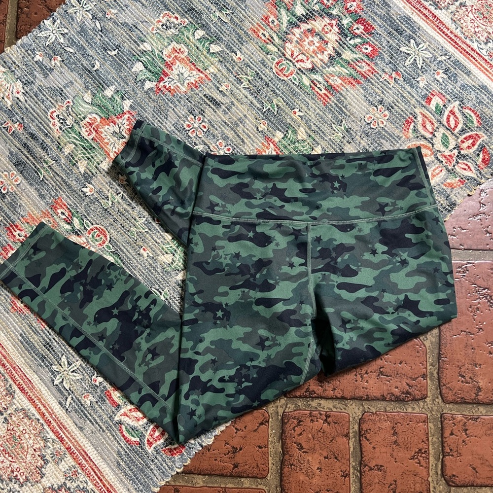 Fabletics star camouflage active leggings